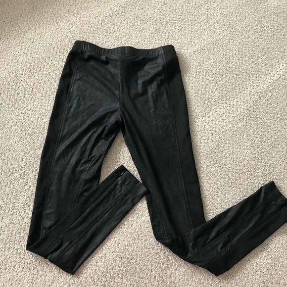 BCBG skinny straight leg faux leather leggings. XS - Picture 4 of 6